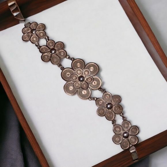 Vintage Jewelry - Vintage Cannetille Filigree Sterling Silver Graduated Flower Panel Bracelet